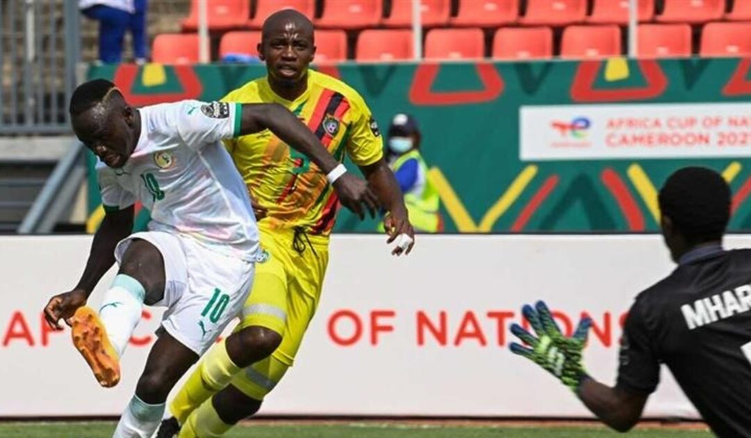 Last-gasp Mane penalty gives Senegal victory over brave Zimbabwe
