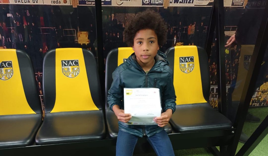 Dutch-Sierra Leonean Roij Paine pens Academy contract